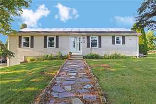 61 Amesbury Circle, Middletown, RI 02842