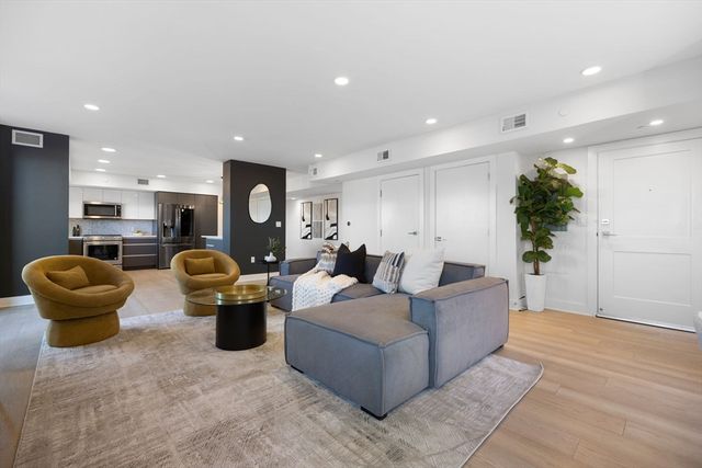 85 Willow Court PH501, Boston, MA 02125