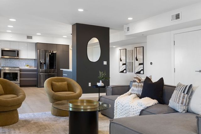 85 Willow Court PH501, Boston, MA 02125