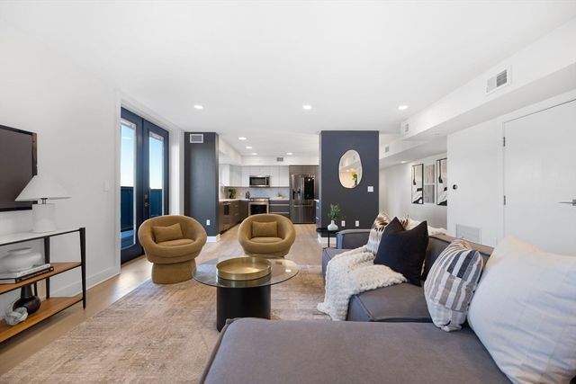 85 Willow Court PH501, Boston, MA 02125