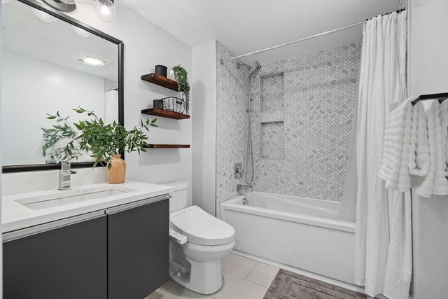 85 Willow Court PH501, Boston, MA 02125