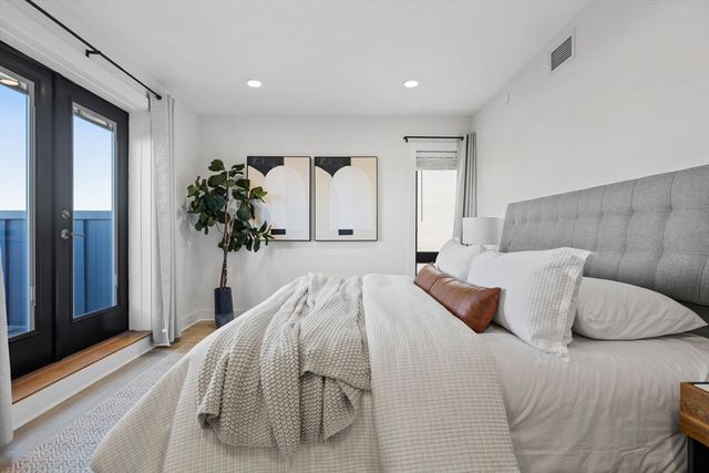 85 Willow Court PH501, Boston, MA 02125