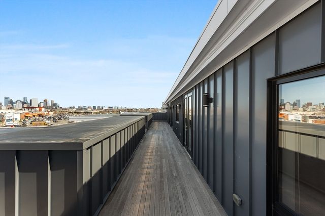 85 Willow Court PH501, Boston, MA 02125