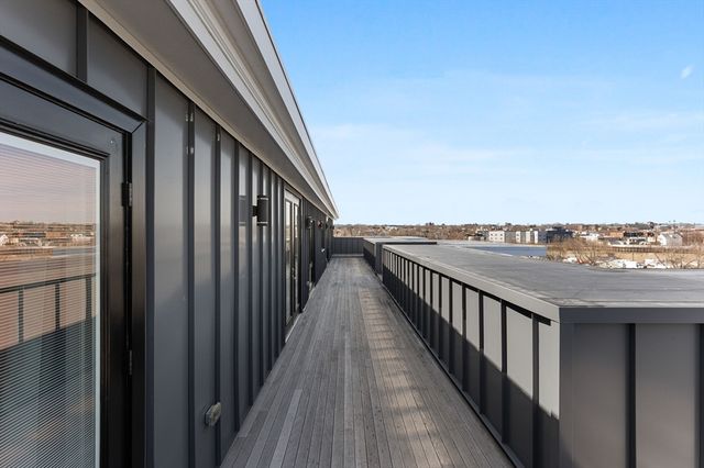 85 Willow Court PH501, Boston, MA 02125