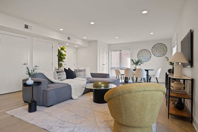 85 Willow Court PH501, Boston, MA 02125