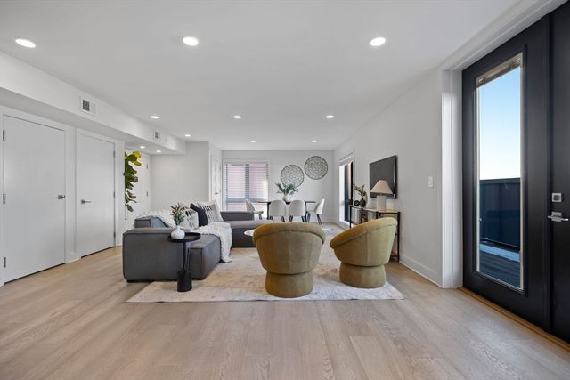 85 Willow Court PH501, Boston, MA 02125