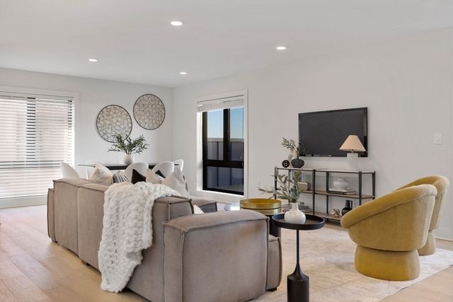 85 Willow Court PH501, Boston, MA 02125