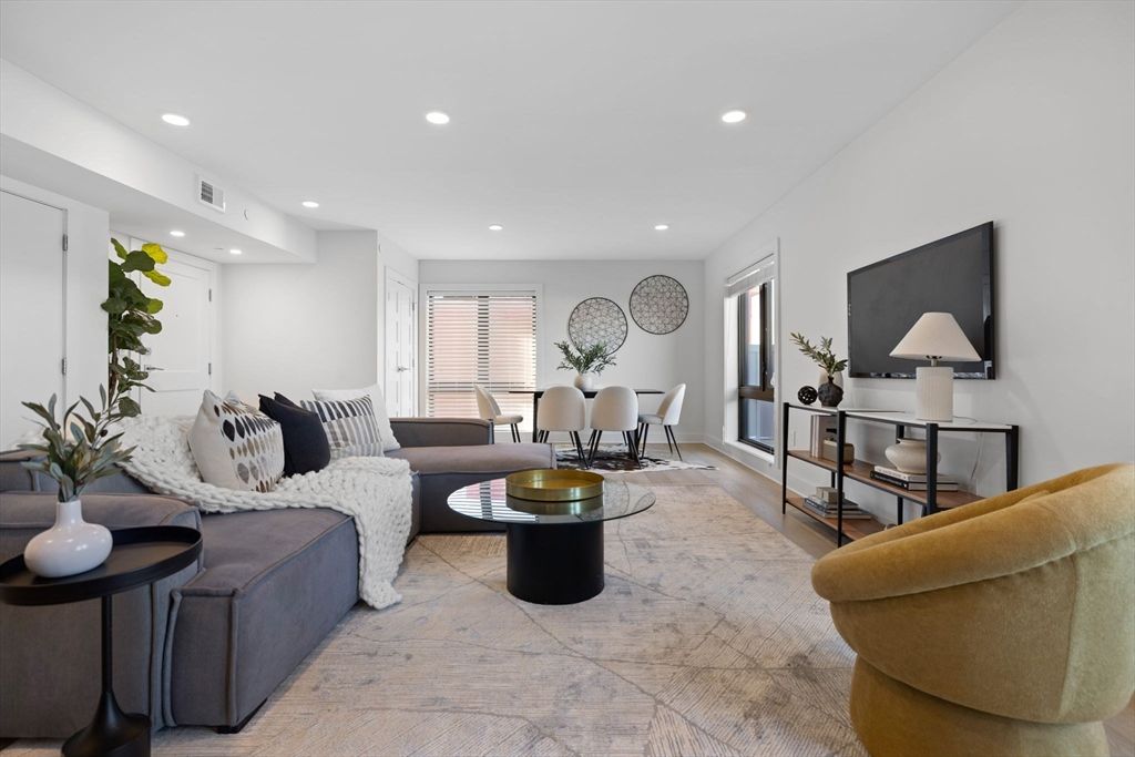 85 Willow Court PH501, Boston, MA 02125