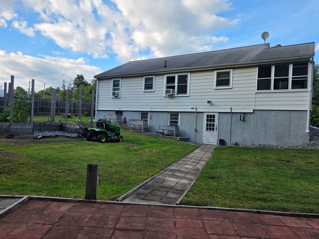 403 Millville Rd, Uxbridge, MA 01569
