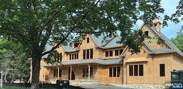 939 Briarwoods Road, Franklin Lakes, NJ 07417