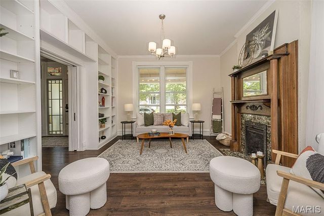 6284 Reber Place, St Louis, MO 63139