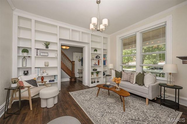 6284 Reber Place, St Louis, MO 63139