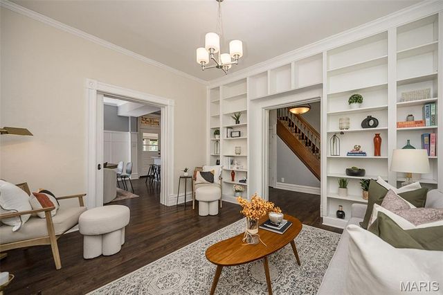 6284 Reber Place, St Louis, MO 63139