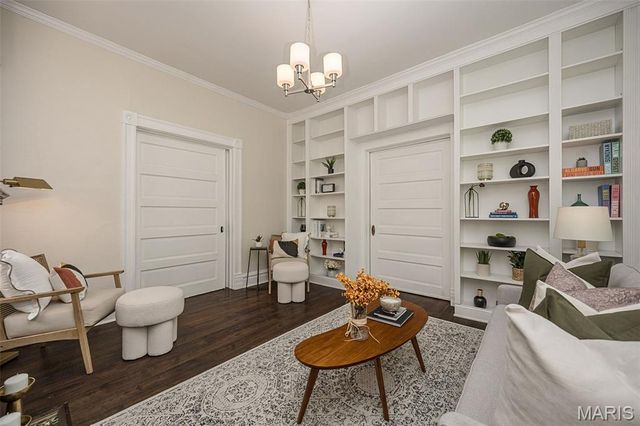 6284 Reber Place, St Louis, MO 63139