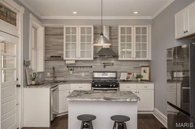 6284 Reber Place, St Louis, MO 63139