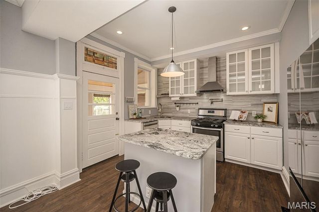 6284 Reber Place, St Louis, MO 63139