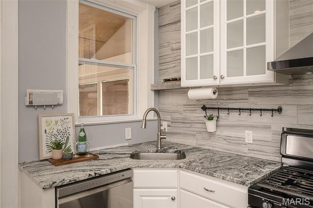 6284 Reber Place, St Louis, MO 63139