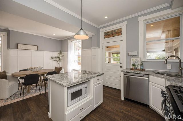 6284 Reber Place, St Louis, MO 63139