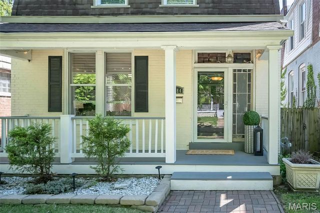 6284 Reber Place, St Louis, MO 63139