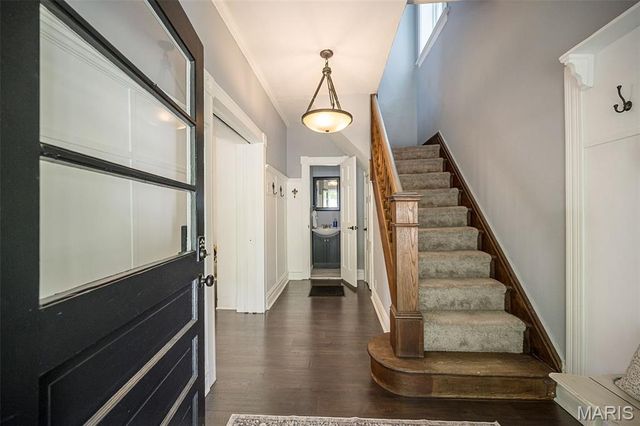 6284 Reber Place, St Louis, MO 63139