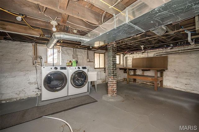 6284 Reber Place, St Louis, MO 63139