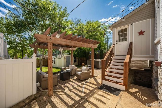 6284 Reber Place, St Louis, MO 63139