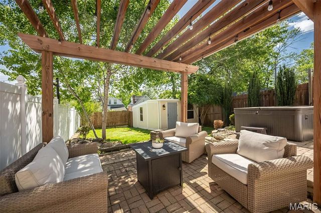 6284 Reber Place, St Louis, MO 63139
