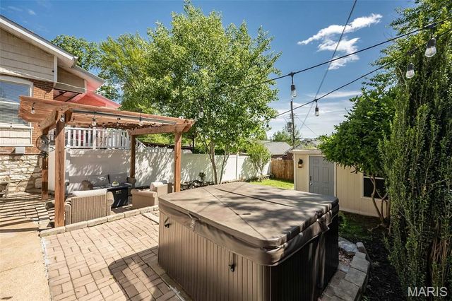 6284 Reber Place, St Louis, MO 63139