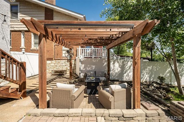 6284 Reber Place, St Louis, MO 63139