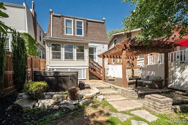 6284 Reber Place, St Louis, MO 63139