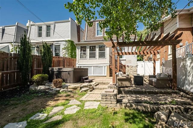 6284 Reber Place, St Louis, MO 63139