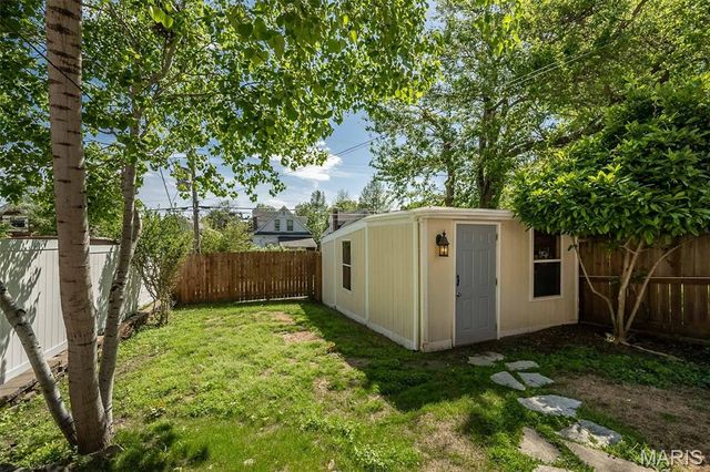 6284 Reber Place, St Louis, MO 63139