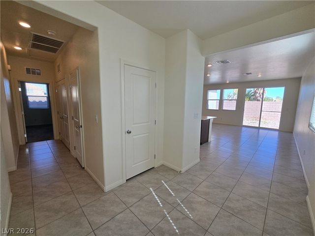 8910 Lucky Crest Street, Las Vegas, NV 89113