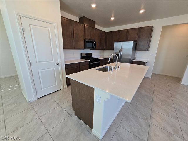 8910 Lucky Crest Street, Las Vegas, NV 89113