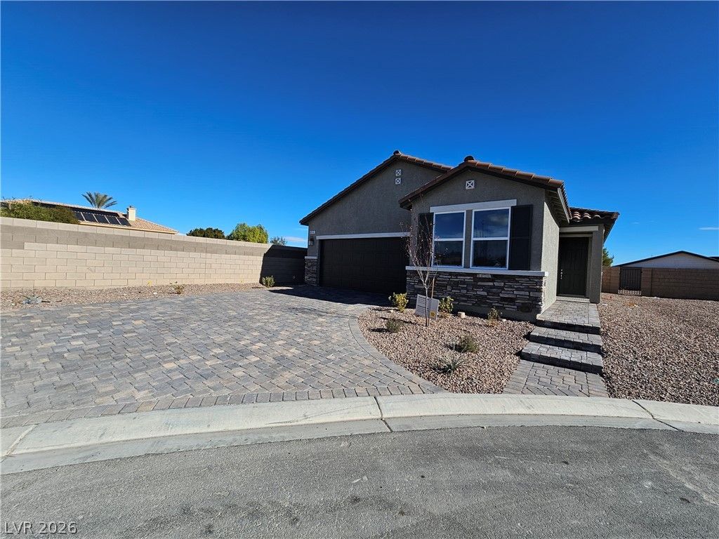 8910 Lucky Crest Street, Las Vegas, NV 89113