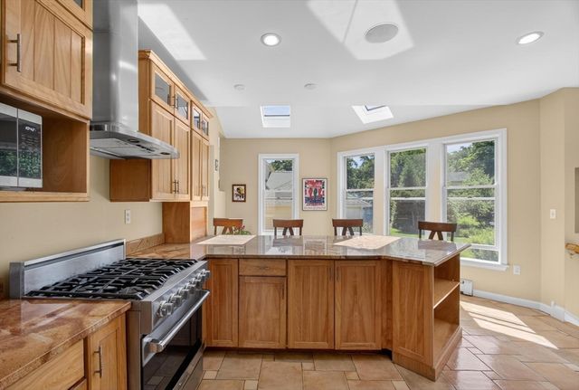 12 Middle St, Lexington, MA 02421