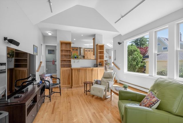 12 Middle St, Lexington, MA 02421