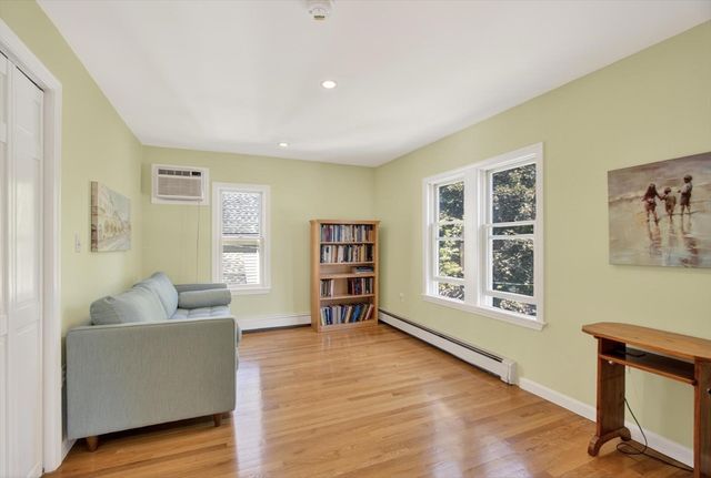 12 Middle St, Lexington, MA 02421
