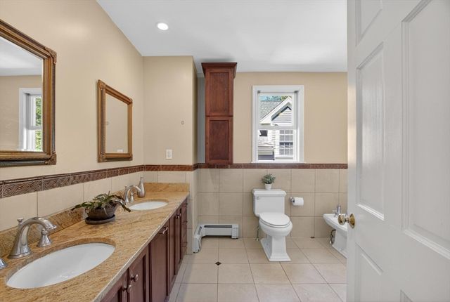 12 Middle St, Lexington, MA 02421