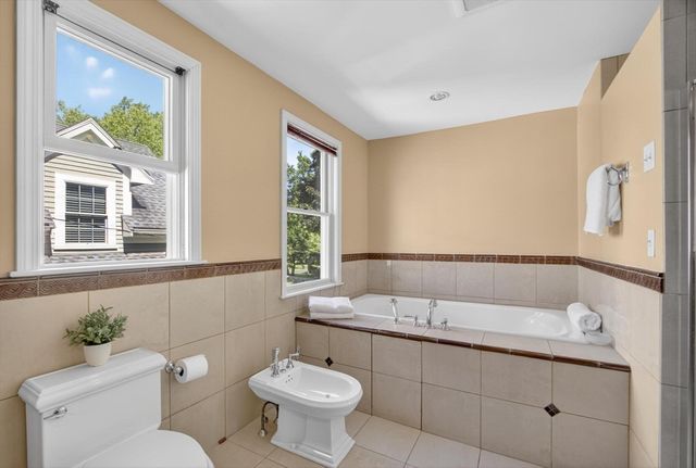 12 Middle St, Lexington, MA 02421