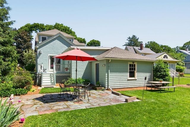 12 Middle St, Lexington, MA 02421