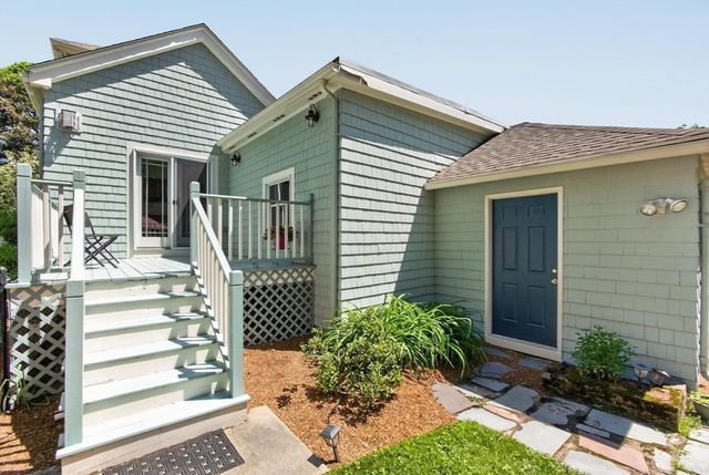 12 Middle St, Lexington, MA 02421