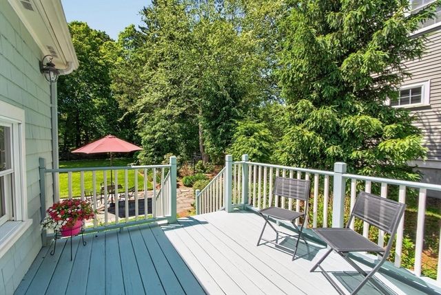 12 Middle St, Lexington, MA 02421