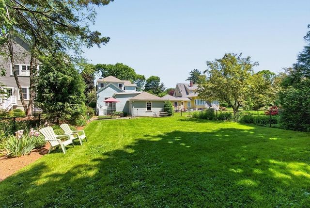 12 Middle St, Lexington, MA 02421