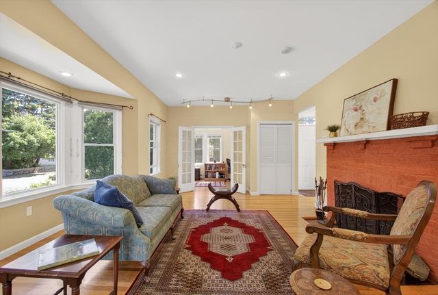 12 Middle St, Lexington, MA 02421