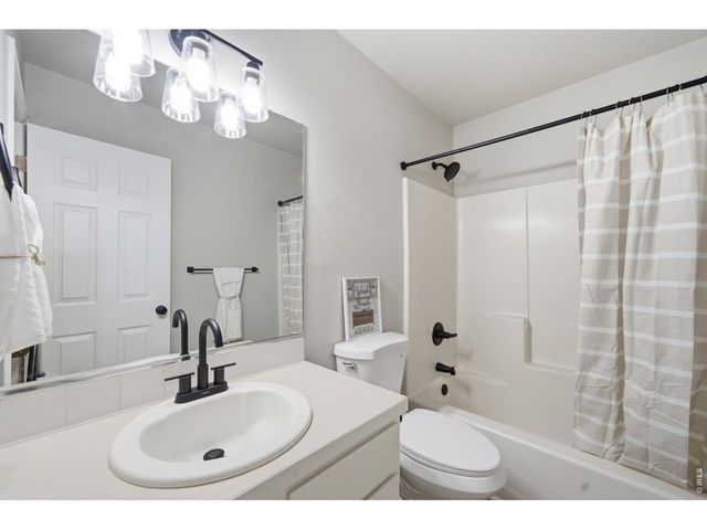4221 Lake Mead Dr, Greeley, CO 80634