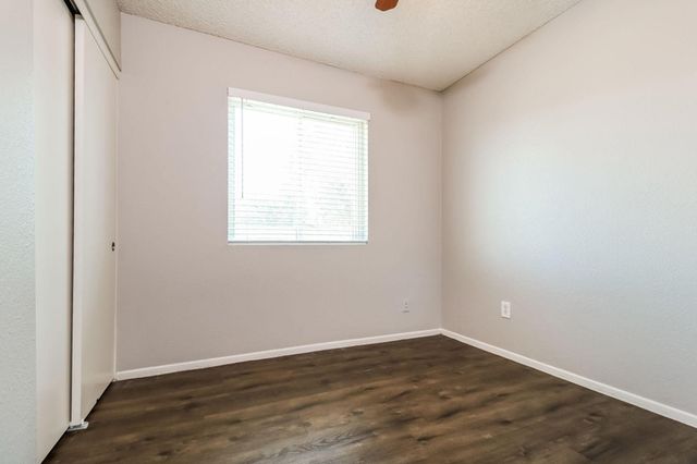 1323 W Rosemonte Drive, Phoenix, AZ 85027