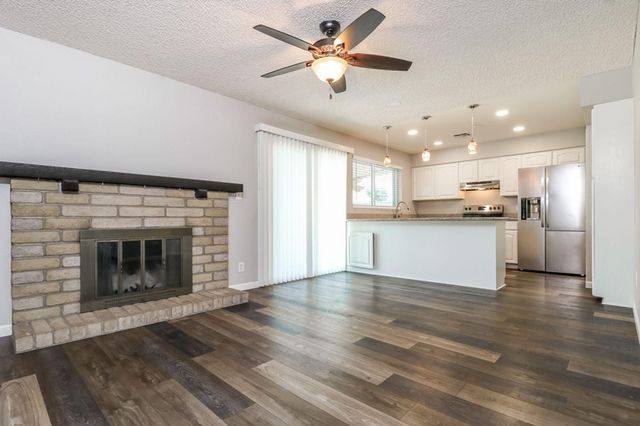1323 W Rosemonte Drive, Phoenix, AZ 85027