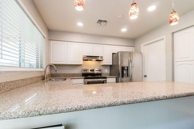 1323 W Rosemonte Drive, Phoenix, AZ 85027