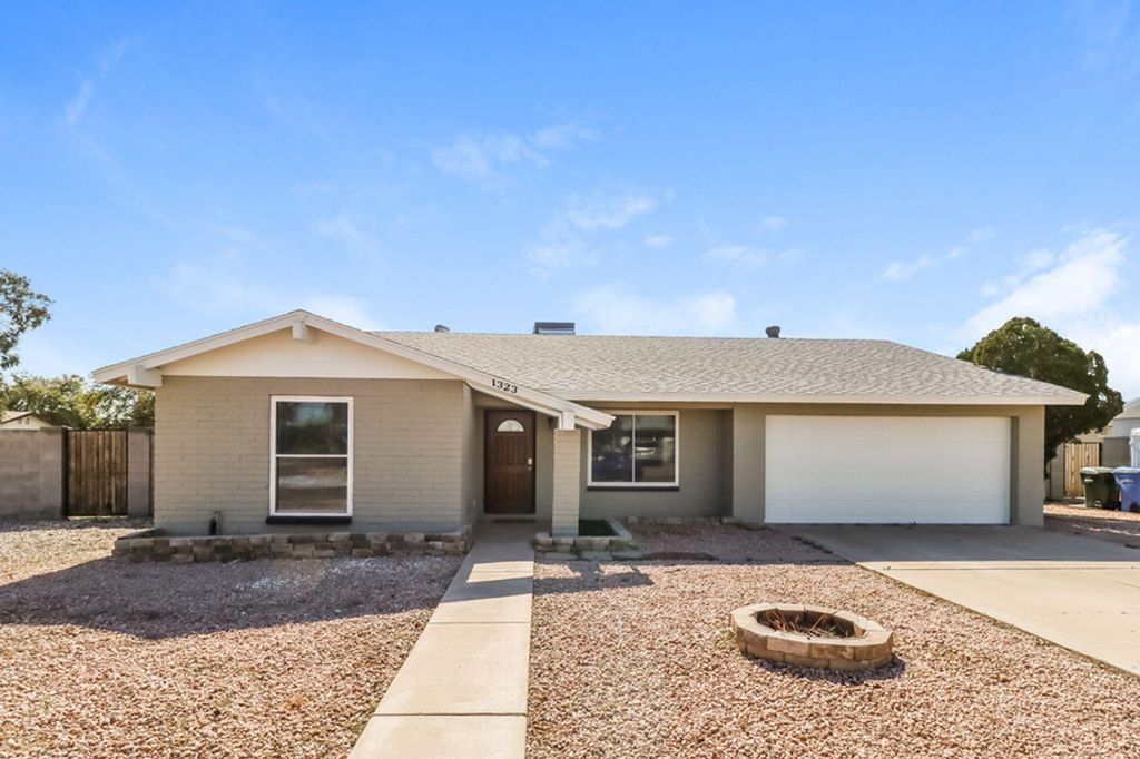 1323 W Rosemonte Drive, Phoenix, AZ 85027